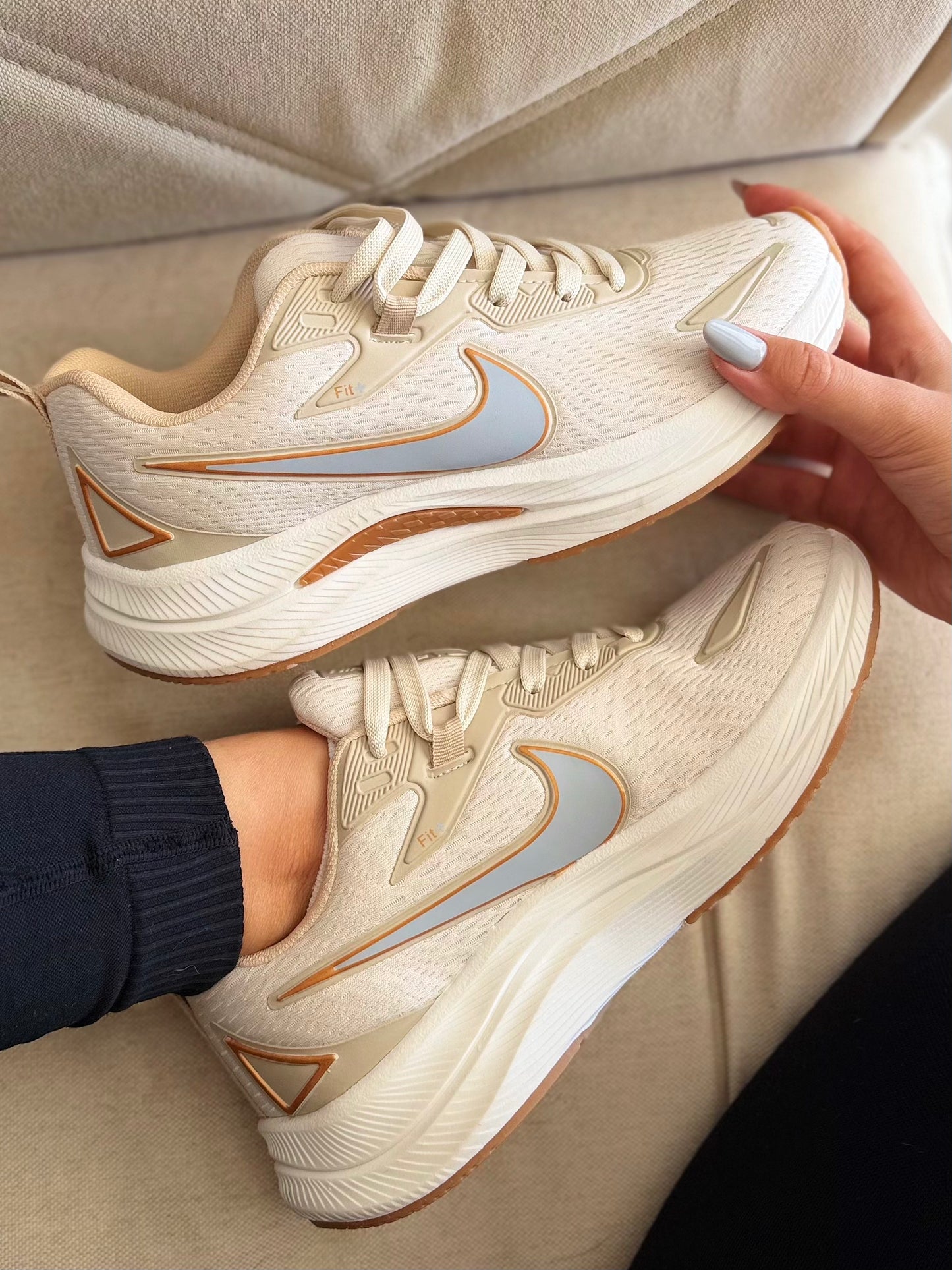 Tênis Nike Running Est 1972 Off White e Caramelo Prime