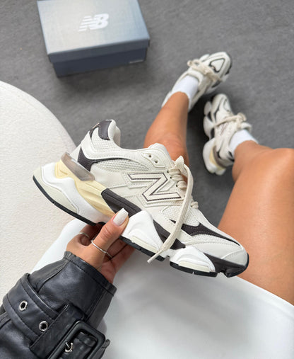 Tênis New Balance 9060 Sea Salt Vanilla Black Couro Legítimo