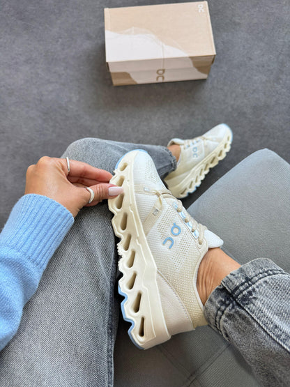 Tênis ON Cloud Cloudsurfer Off White Azul Bebê Prime