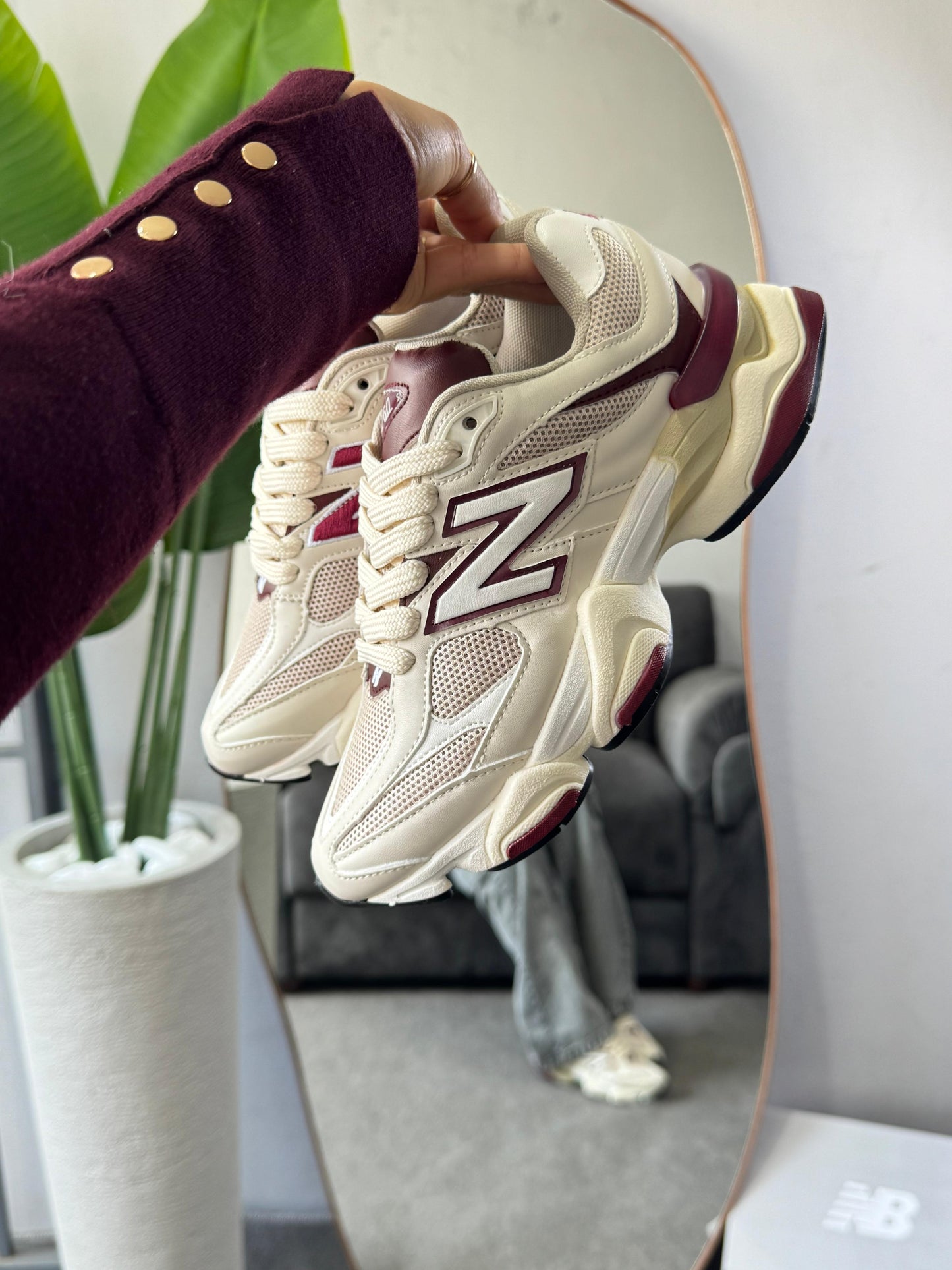 Tênis New Balance 9060 Sea Salt Vanilla Bordo Couro Legítimo
