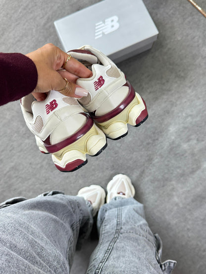 Tênis New Balance 9060 Sea Salt Vanilla Bordo Couro Legítimo