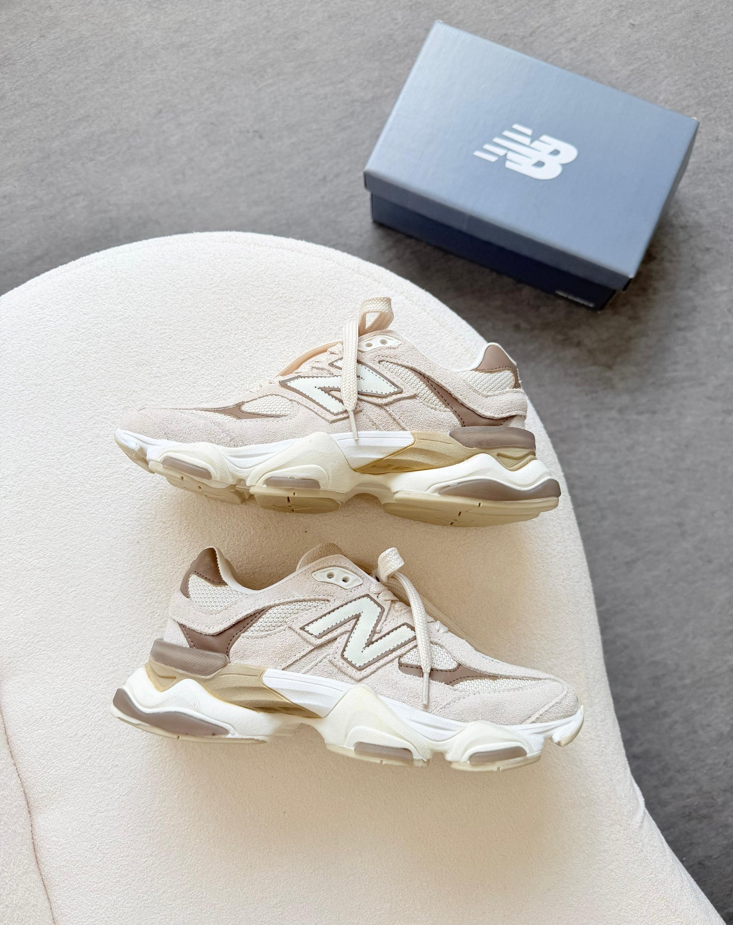 Tênis New Balance 9060 Sea Salt Vanilla Cacau Couro Legítimo