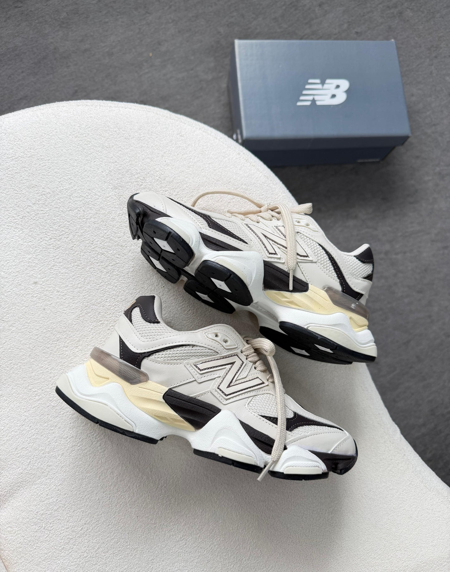 Tênis New Balance 9060 Sea Salt Vanilla Black Couro Legítimo
