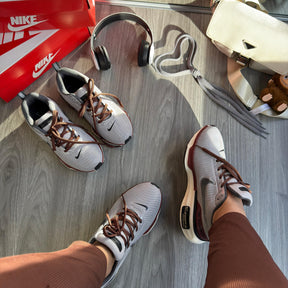 Tênis Nike Zoom X Invincible 3 Cinza e Marrom Premium