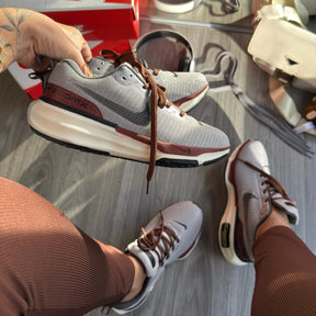 Tênis Nike Zoom X Invincible 3 Cinza e Marrom Premium