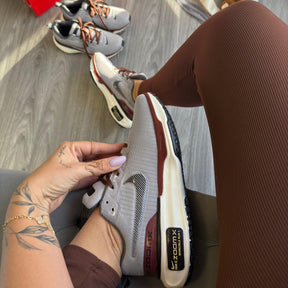 Tênis Nike Zoom X Invincible 3 Cinza e Marrom Premium