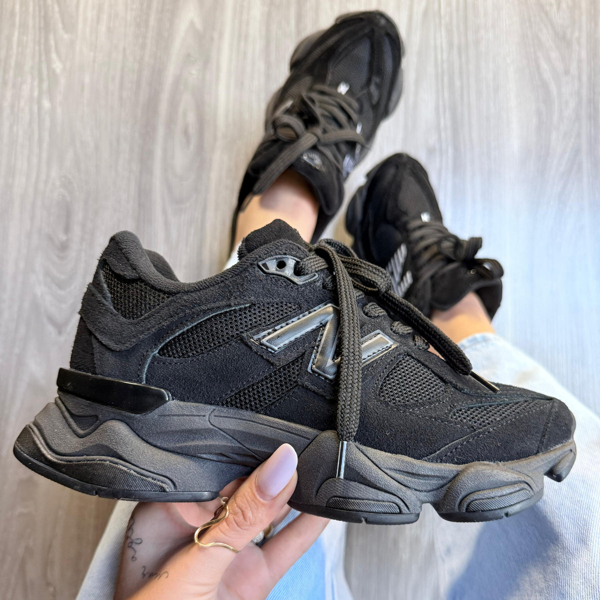 Tênis New Balance 9060 Sea Salt Preto Feminino Couro Legítimo