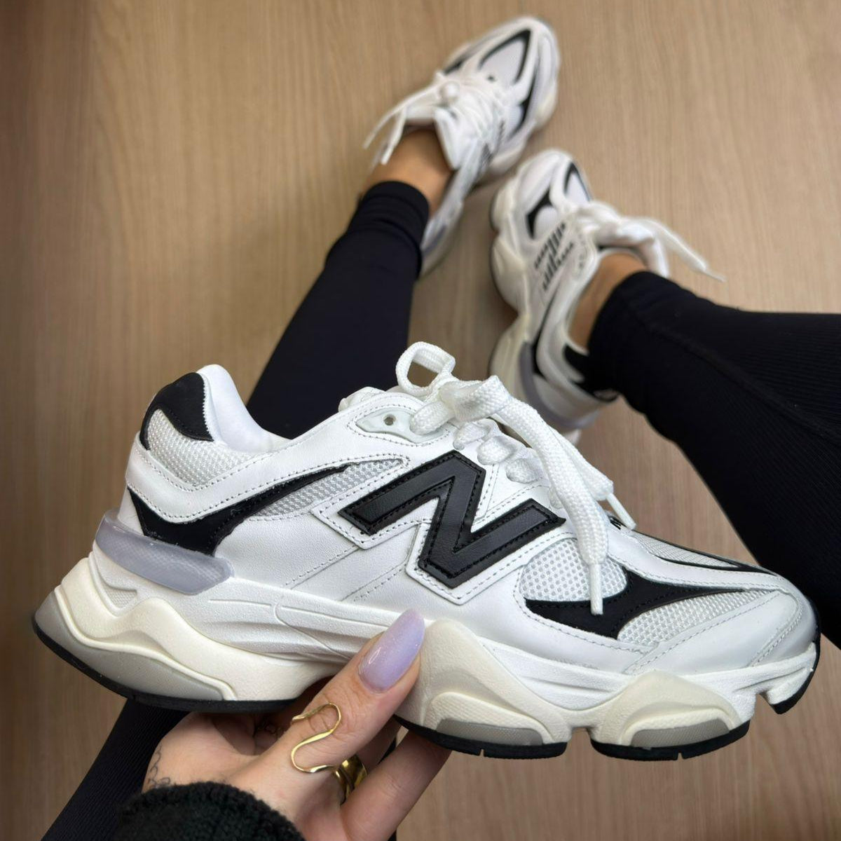 Tênis New Balance 9060 Sea Salt Branco e Preto Feminino Couro Legítimo