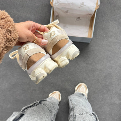 Tênis New Balance 9060 Sea Salt Cream Bege Couro Legítimo