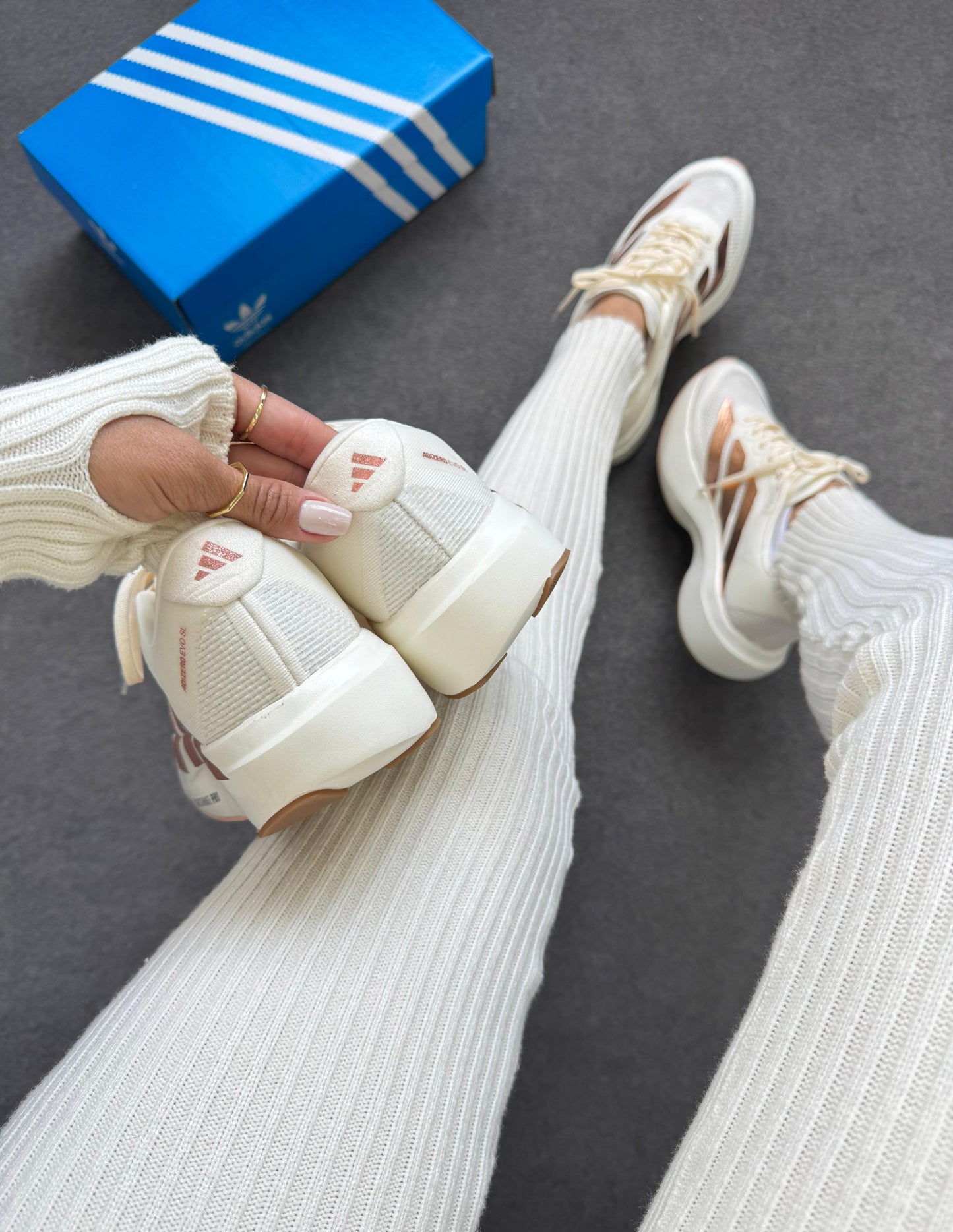 Tênis Adidas Evo SL Branco e Rose Prime