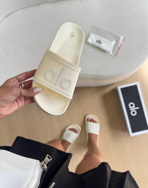 Chinelo Slide Alo Off White + Tiara Premium