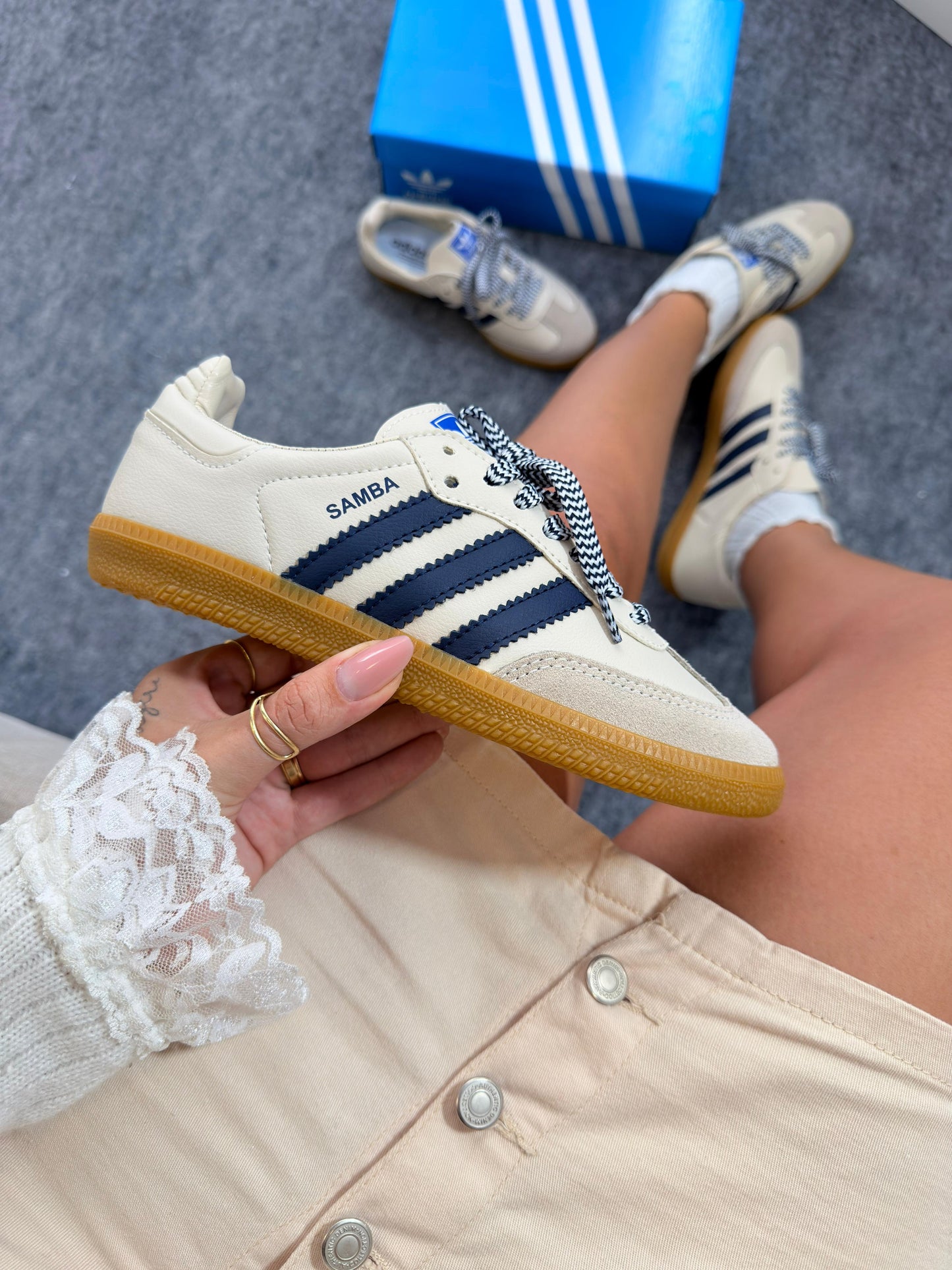 Tênis Adidas Samba OG Samba Bege e Marinho