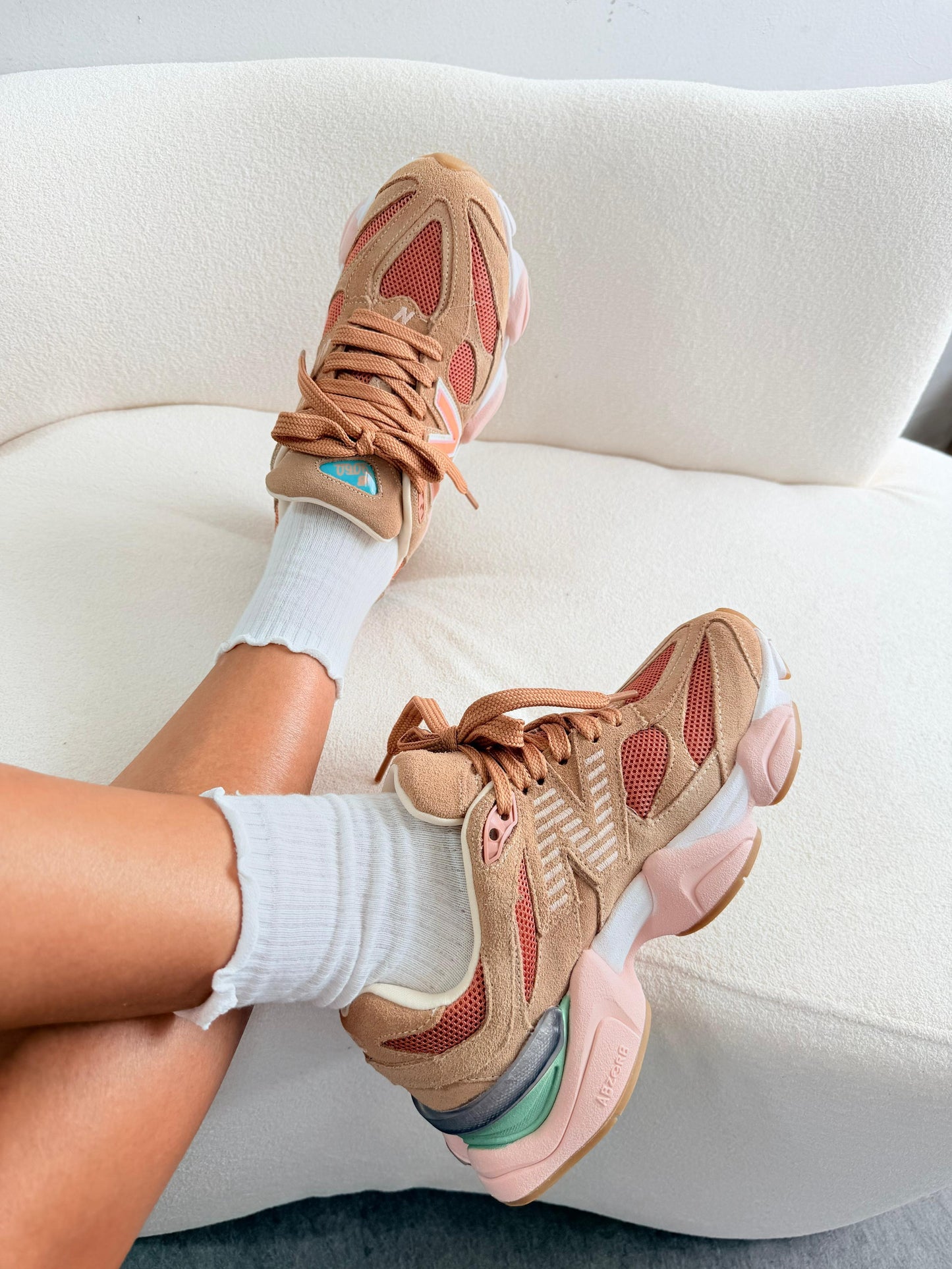 Tênis New Balance 9060 Sea Salt Colorway Couro Legítimo
