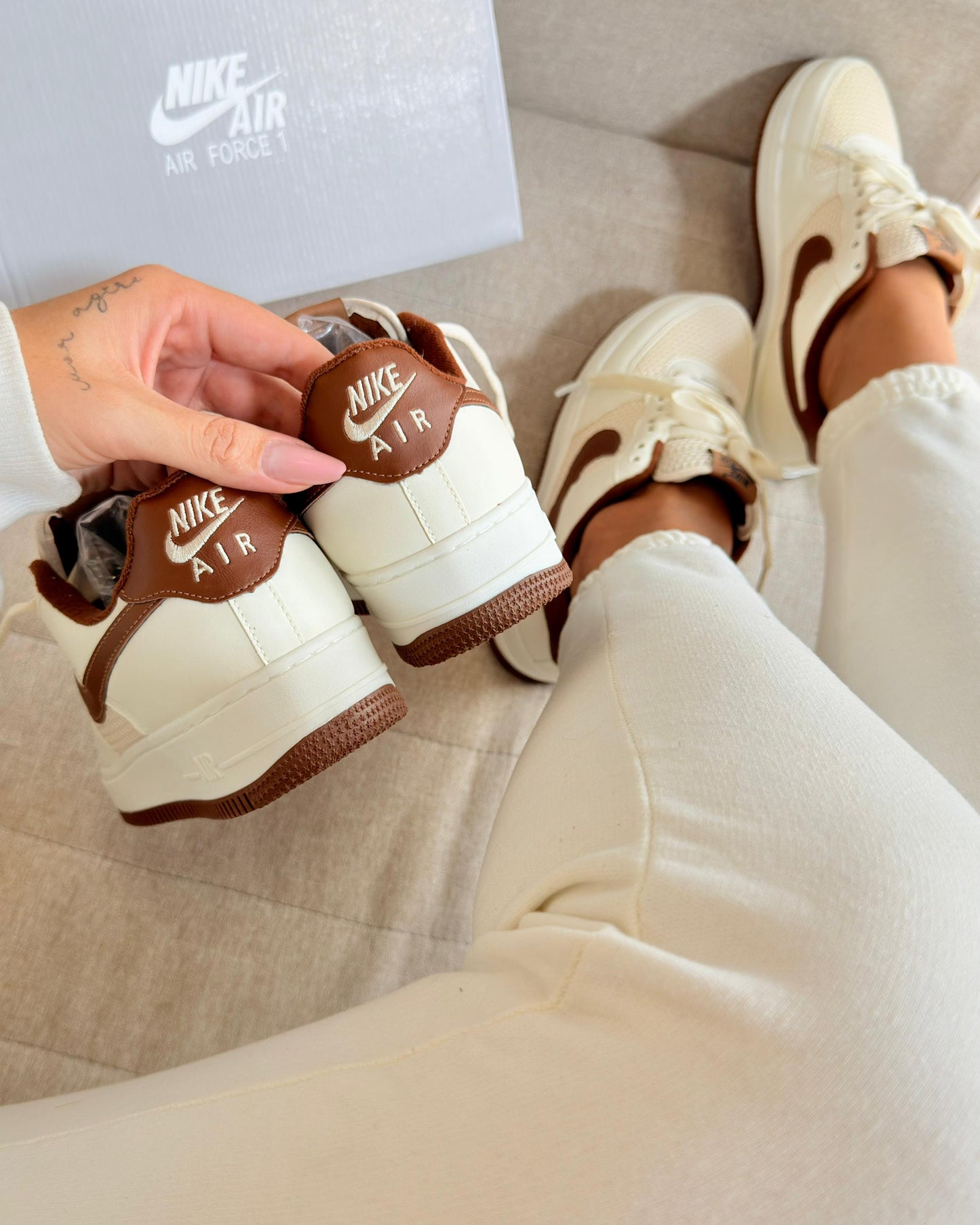 Tênis Nike Air Force Off Castanho Premium