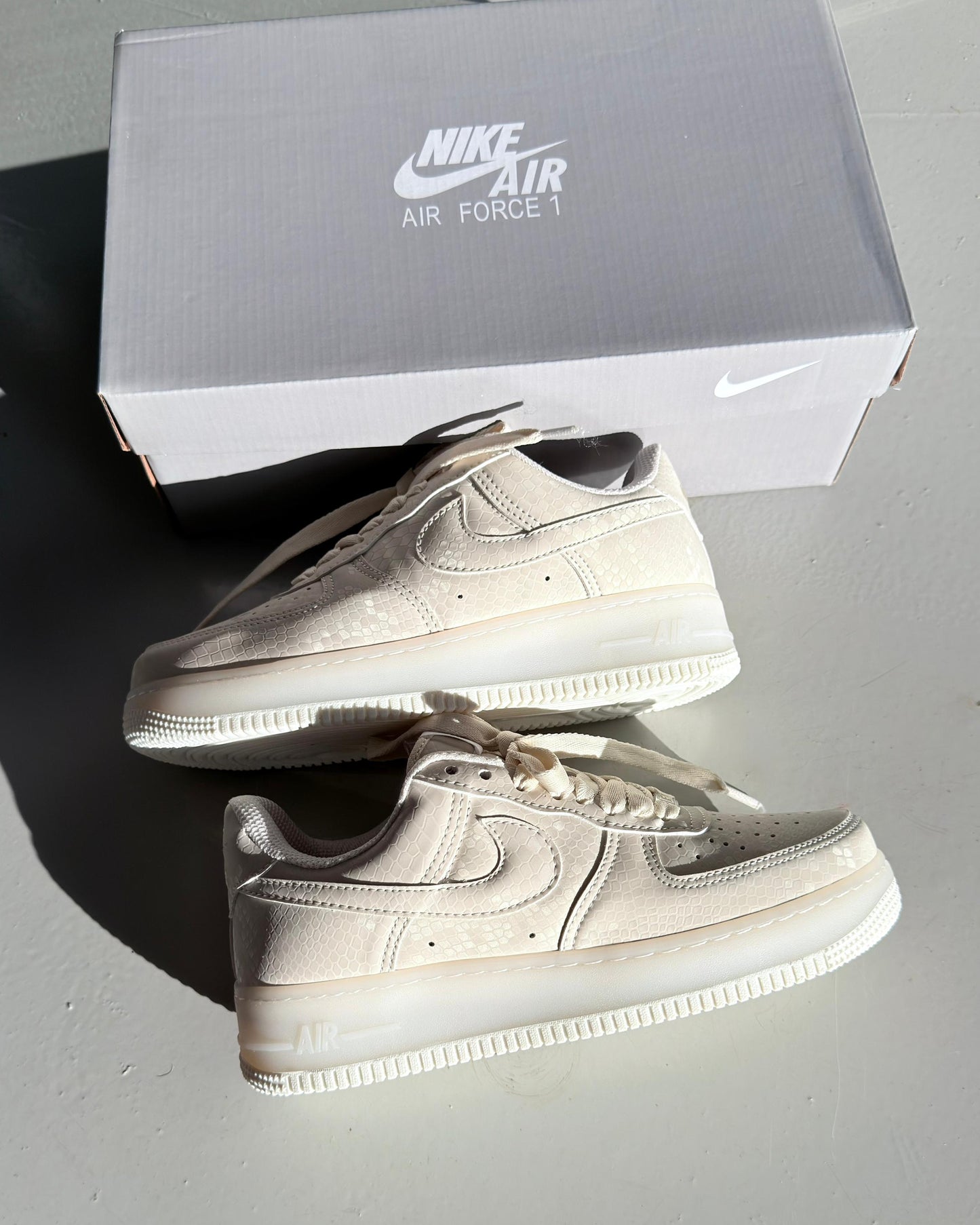 Tênis Nike Air Force Luxo White Snake Premium