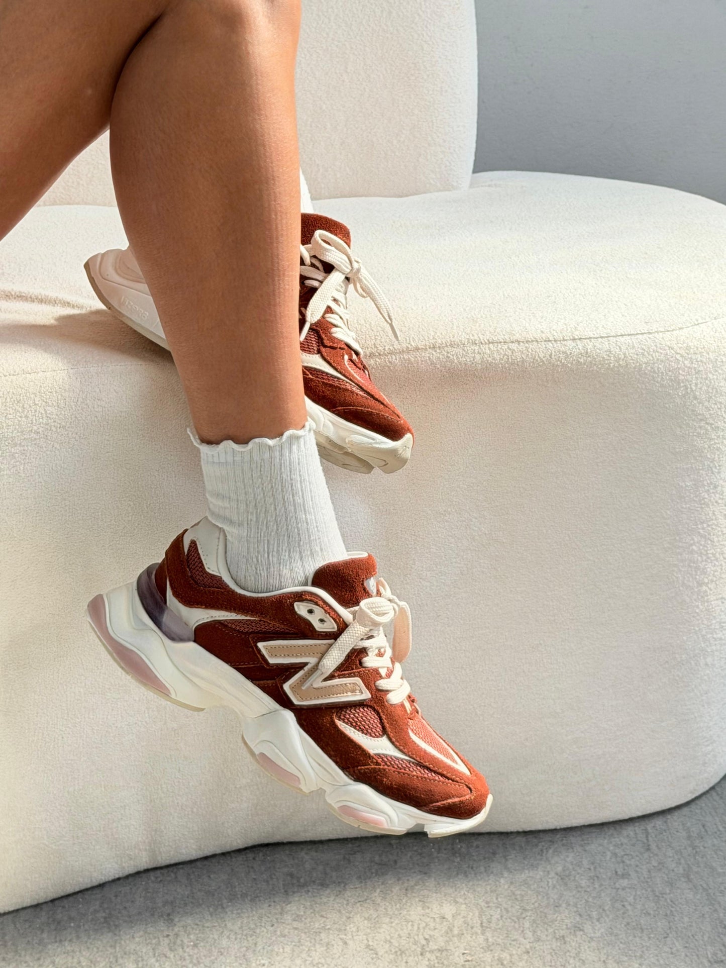 Tênis New Balance 9060 Sea Salt Terracota Couro Legítimo