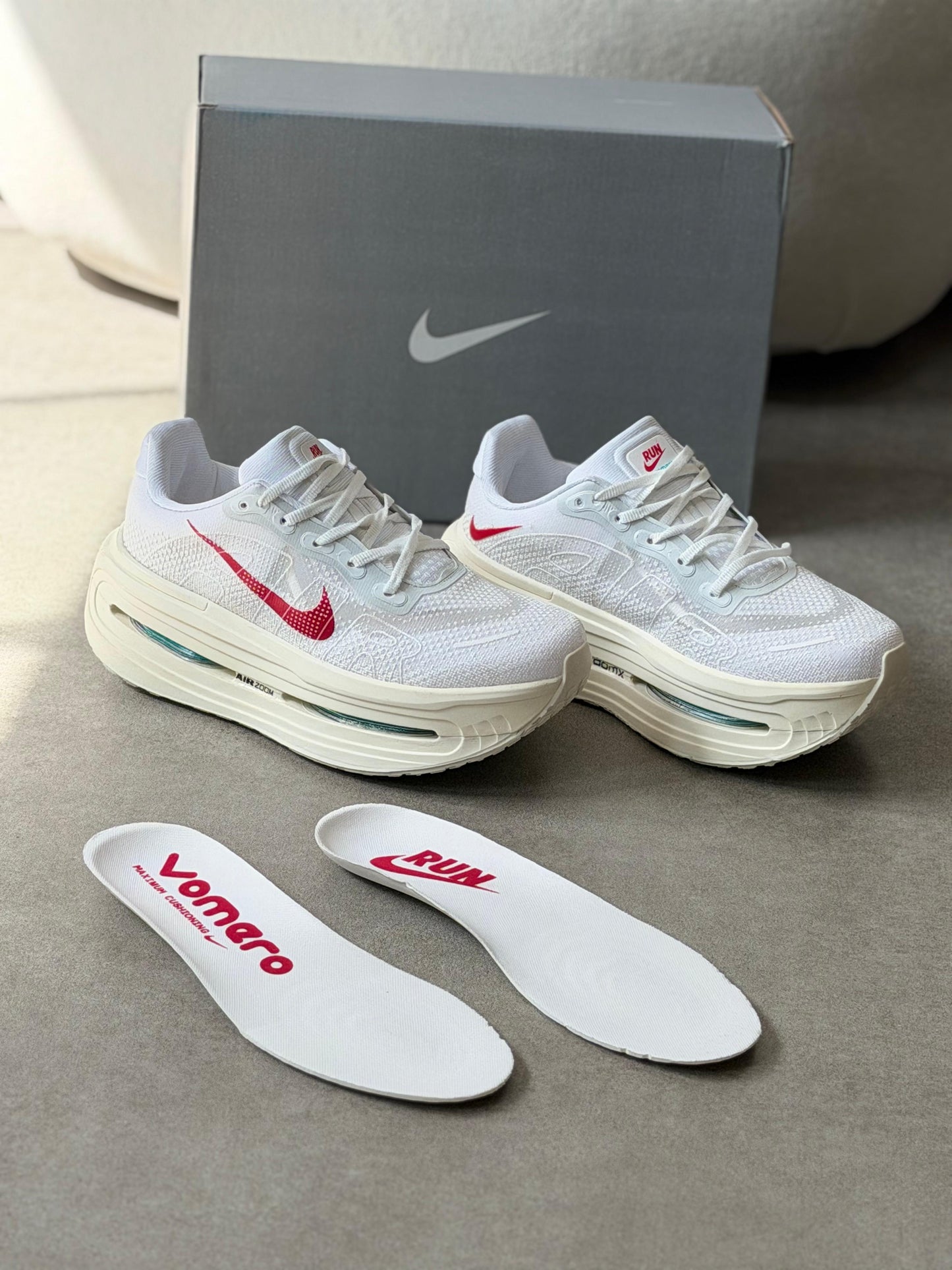 Tênis Nike Vomero Branco e Vermelho Premium