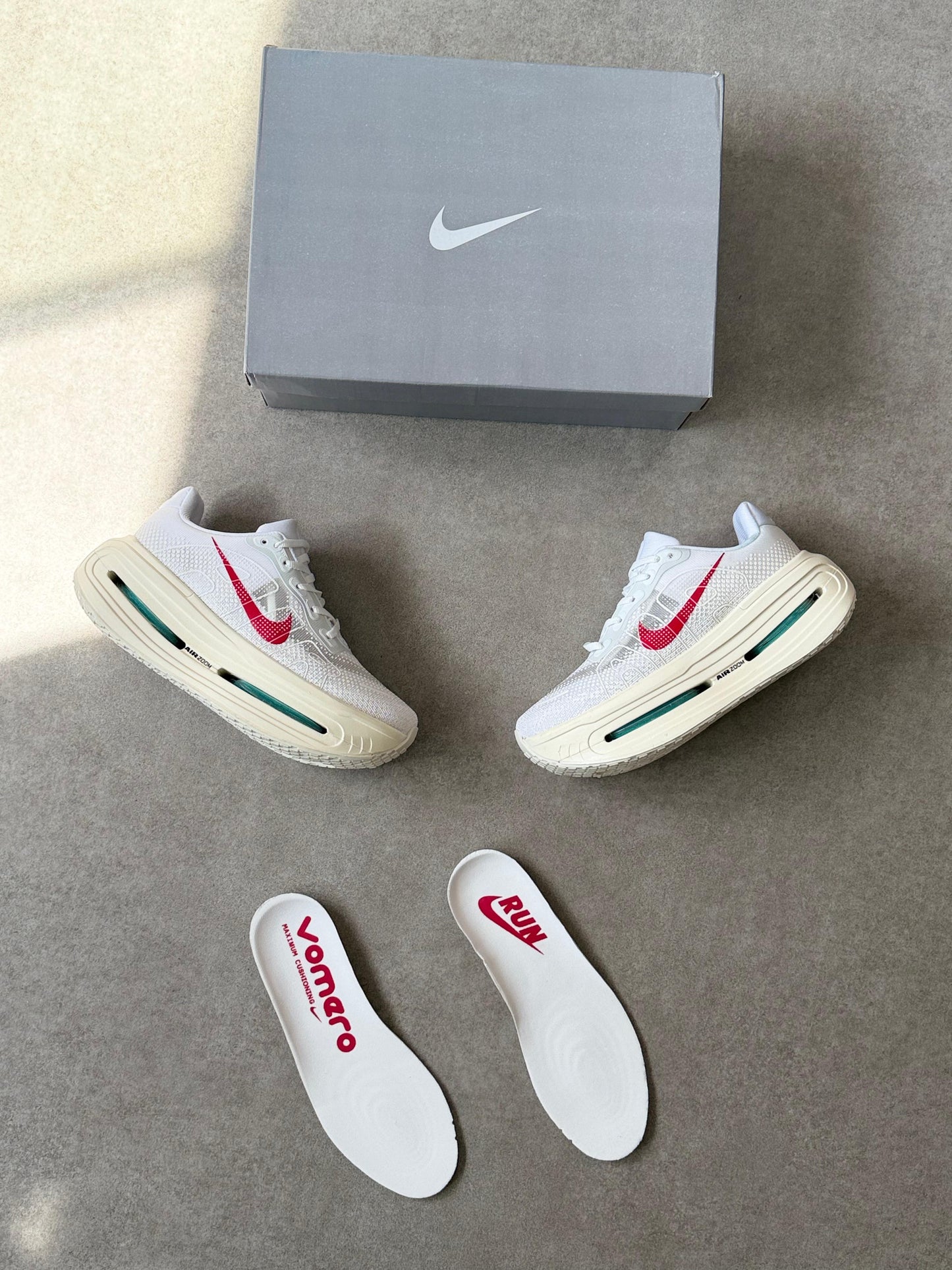 Tênis Nike Vomero Branco e Vermelho Premium