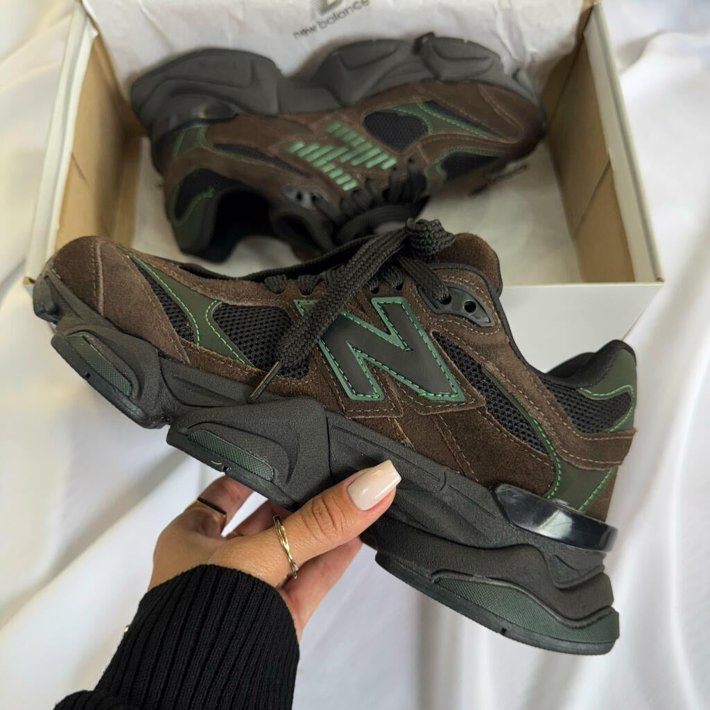 Tênis New Balance 9060 Sea Salt Marrom Militar Couro Legítimo