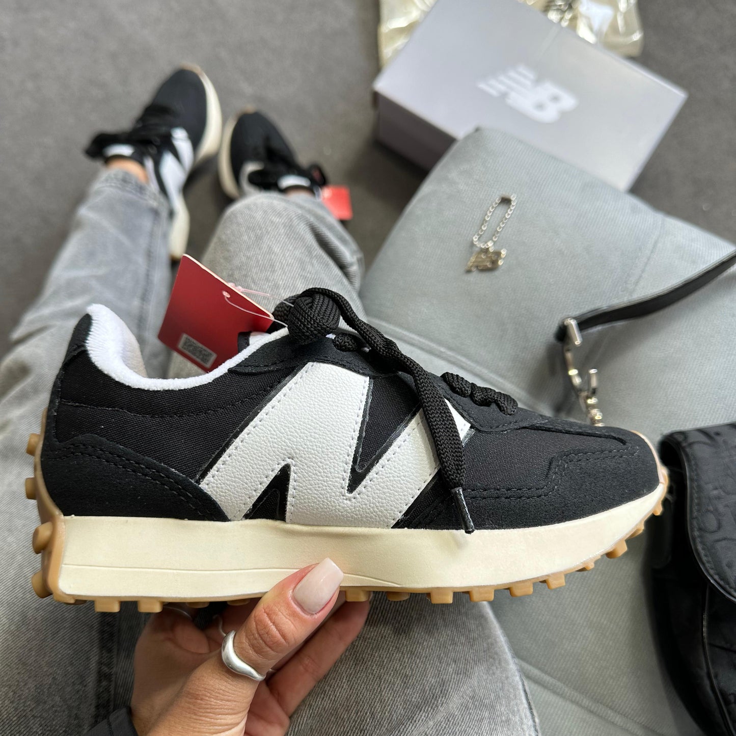 Tênis New Balance 327 Preto e Branco Prime
