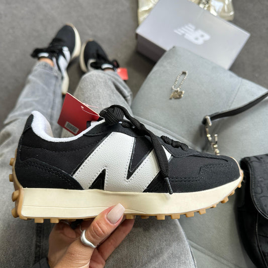 Tênis New Balance 327 Preto e Branco Prime