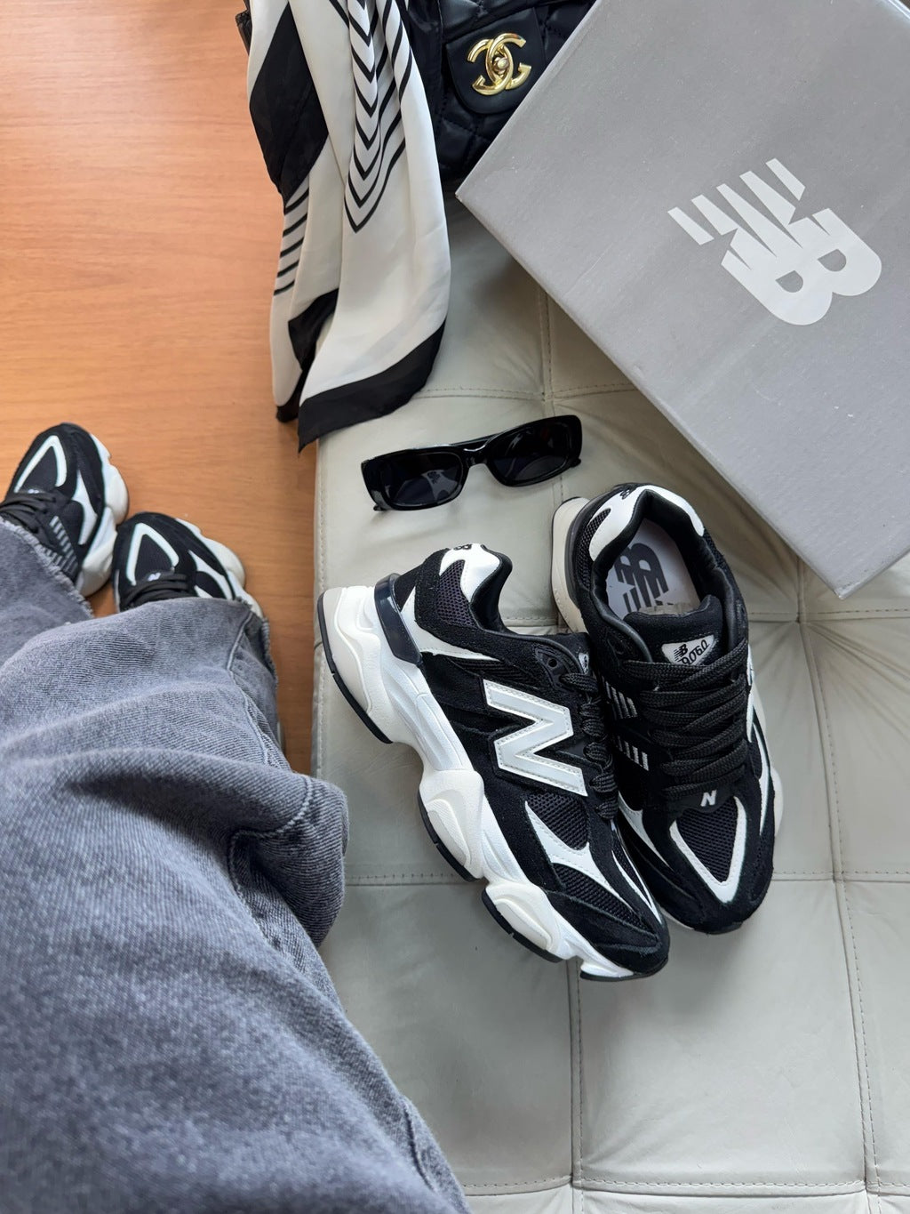 Tênis New Balance 9060 Sea Salt Preto e Branco Feminino Couro Legítimo