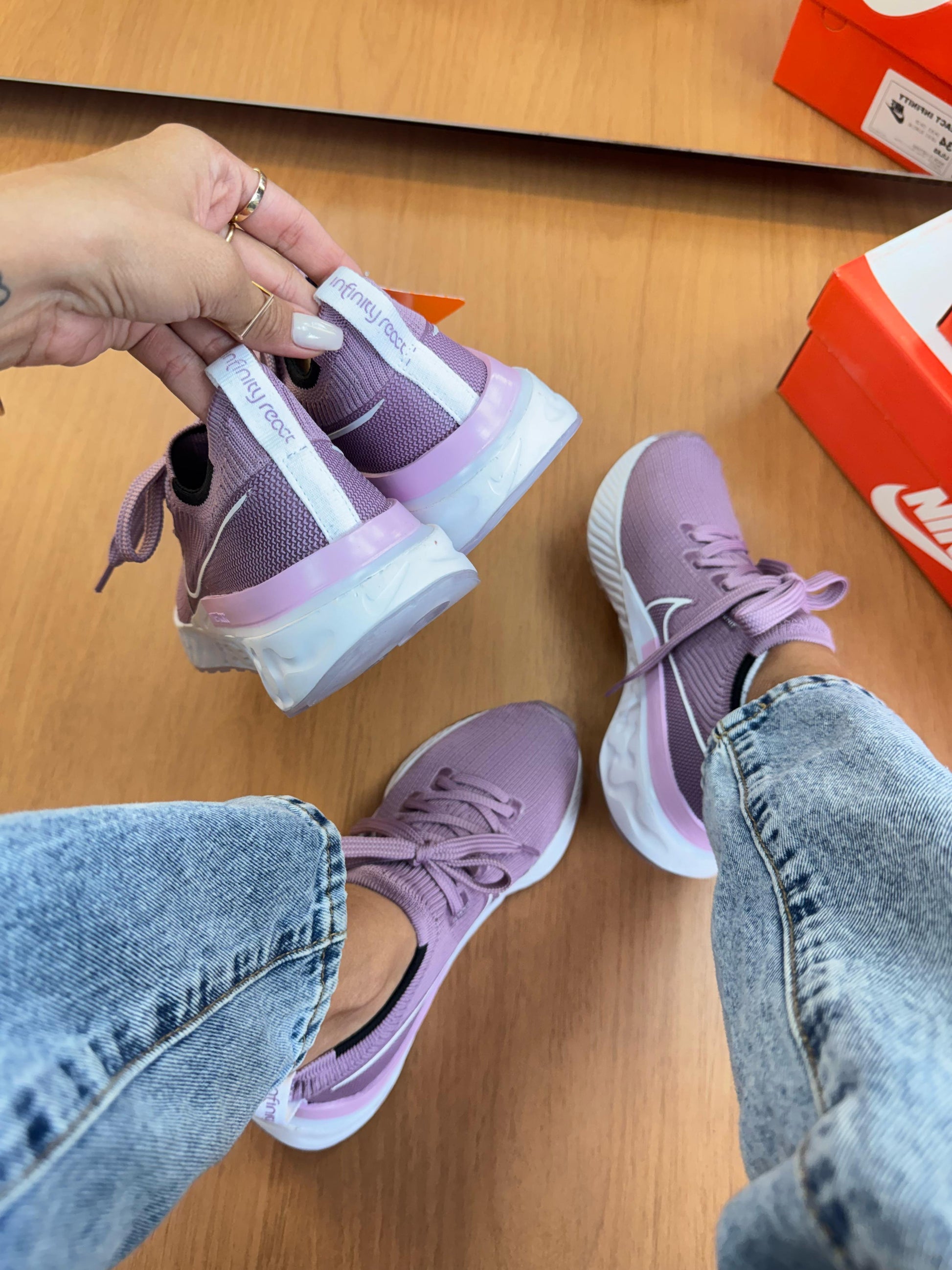 Nike Infinity React Flyknit Lilás Prime (Feminino) – 34 ao 39 | Forma normal | R$ 399,00 | Tênis Divas