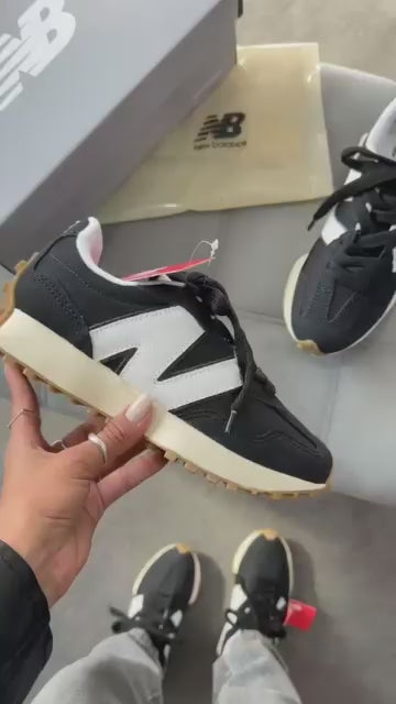 Tênis New Balance 327 Preto e Branco Prime
